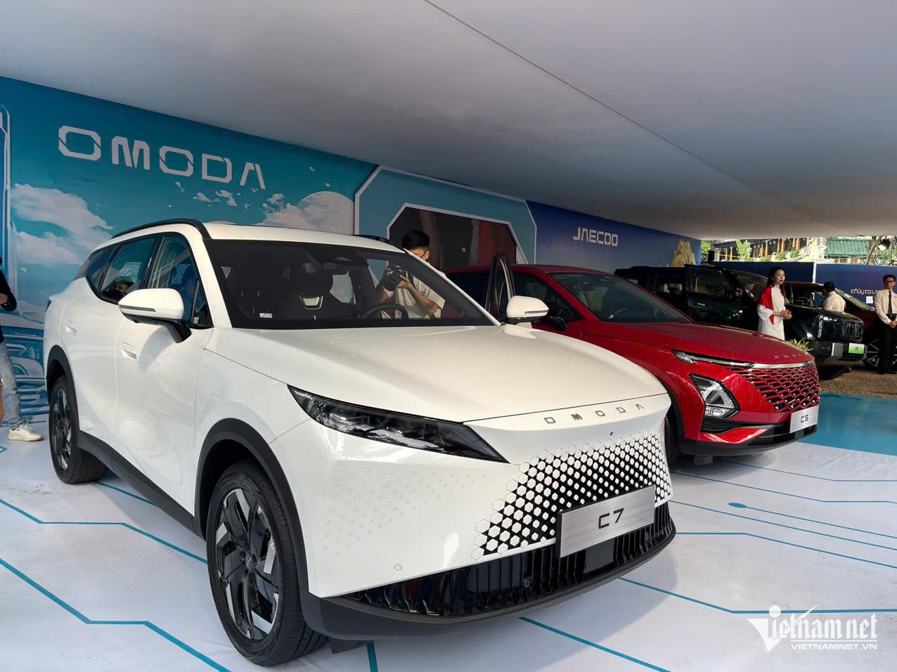 2 mẫu xe SUV cỡ C Omoda C7 và Jaecoo J6 trình làng Việt Nam trước ngày bán chính thức